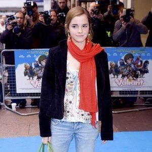 Nicole Farhi Emma Watson Vest and skirt